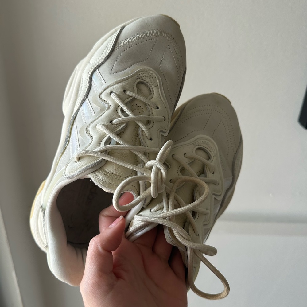 Adidas cream ozweego